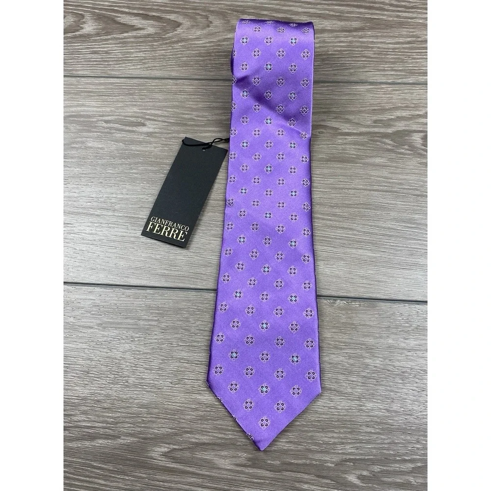 Gianfranco Ferre Men's 100% Silk Geometric Pattern Neck‎ Tie Purple New